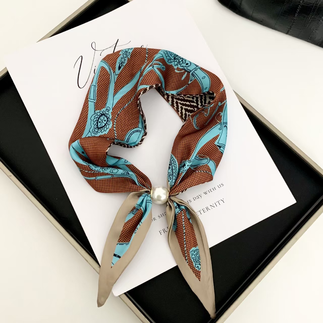 Korean Style Elegant Pearl Mag - огляд і ціна Face Scarf Mask